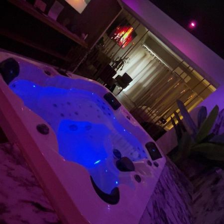 Aparthotel Why Not Jacuzzi Arlés Exterior foto
